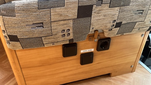 6-sitziger Mercedes-Benz Alcove aus dem Jahr 2002