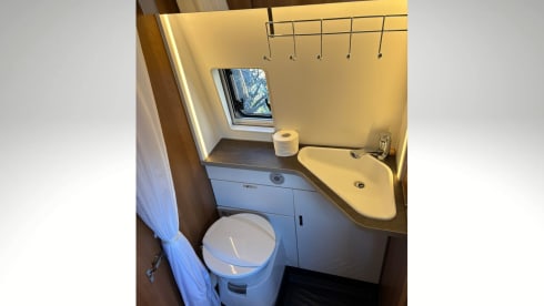 Gigi – 4p Buscamper 6 meters. Very complete and super cozy.