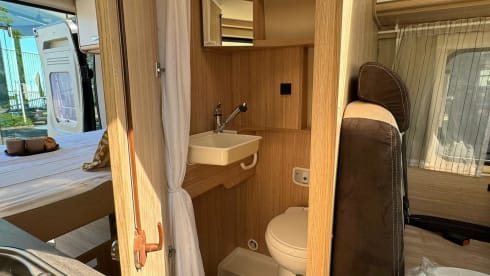 Complete Camperbus – Pössl camper Automaat met dakairco