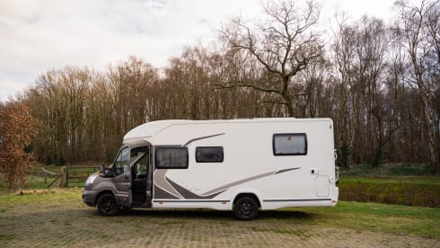 Luxe  4p camper – 4p Ford semi-integrated uit 2015