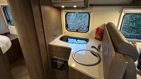 Bart Lola – 4p Bürstner semi-integrated uit 2016