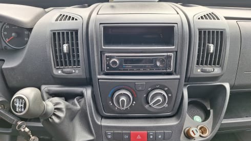 Compact and cozy 2-person Citroën Jumper Globecar bus from 2015