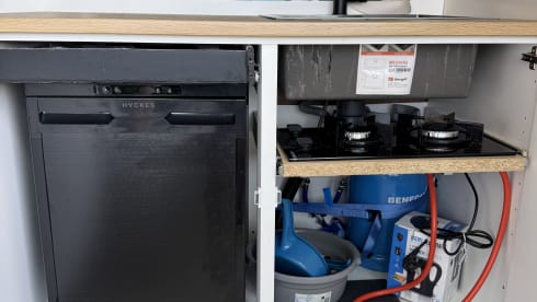 The Hustle Van – Off-grid freedom with The Hustle Van