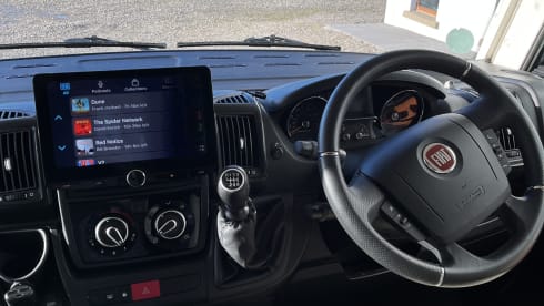 Rapido – Luxus-Wohnmobil: Kingsize-Inselbett, separate Dusche, große Garage