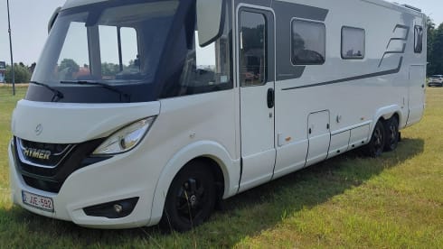 Highway Haven – 5-person Hymer integrated from 2021 (Mercedes) 