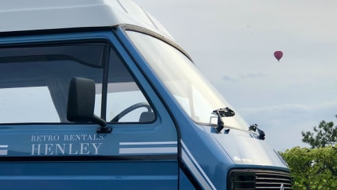 Retro Rentals Henley – 1984 Retro Volkswagen T25 - Little Betty Blue. (Newly Restored)