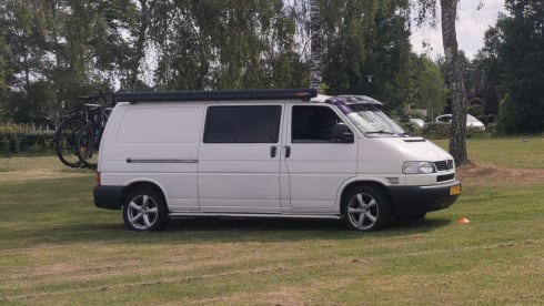 Spacious VW T4, ready to move in and self-sufficient! -> 5 star reviews!