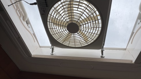 Super-camper – 2-person Mercedes-Benz bus from 2001