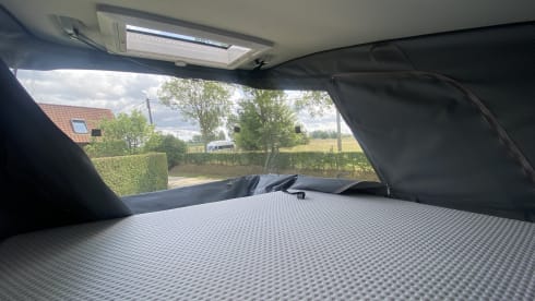 Hymer Grand Canyon mit aufklappbarem Dach für 4 Personen