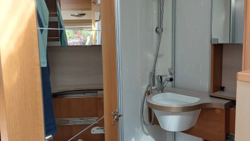 SONRISA – Mettiti in viaggio con 'Sonrisa': il nostro colorato Knauscamper 2p (automatico)!)!