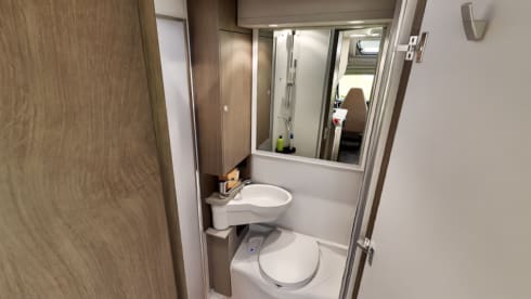 2p Carado semi-integrated uit 2023