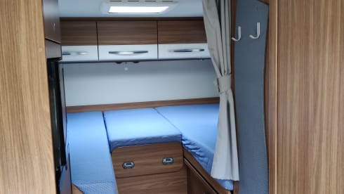 Luxury 2/3 person Carado T377 semi-integrated from 2015 with single beds