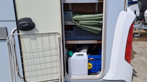 3-seater Knaus semi-integrated from 2026