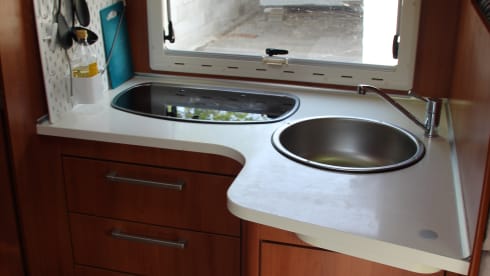 Very spacious family camper