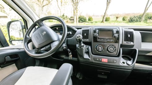 Jackie's hut – Beautiful Peugot Camperbus, 150 HP