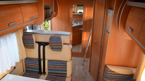 Beautiful complete and very neat 6-person camper (Fiat Ducato Joint S)