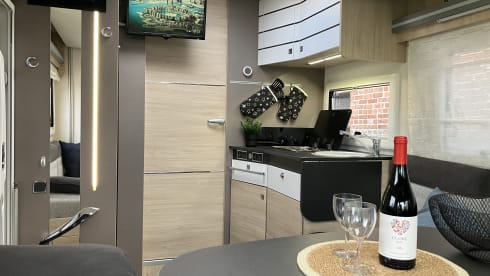 Ruime en gezellige Ford Chausson tot 5 personen 