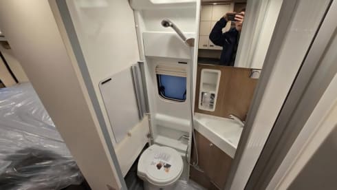 Freedom and enjoyment with our compact Malibu Buscamper (160 HP automatic)