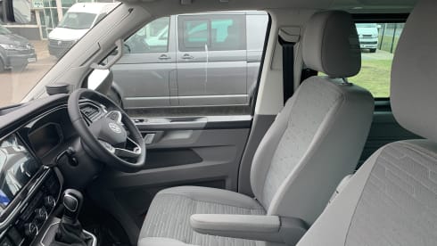 Strawberry – New VW California Ocean T6.1 DSG 2.0 TDI Automatic with drive assist