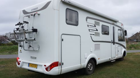 Kap – 4 person Hymer integrated with length beds!