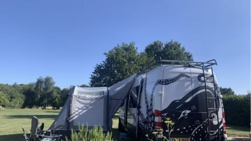 Brilliant family campervan - off-grid and campsite friendly 