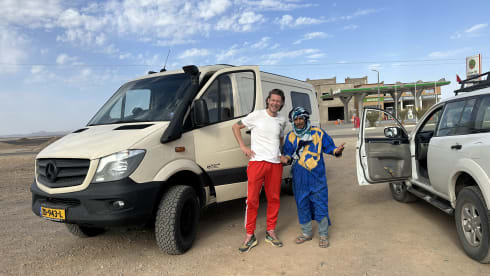 Super nice 4x4 Mercedes bus camper