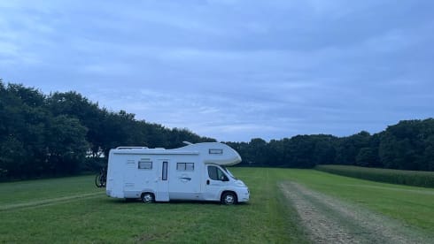 Complete neat well maintained Camper for families or couples