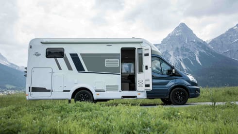 Brom – 4p Carado from 2024, semi-integrated new camper