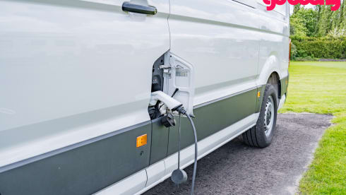 Fluistercamper – 100% electric VW Crafter, 2 persons, interior 2023