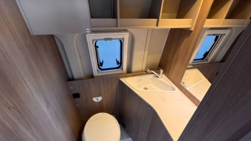 Buzzie – Brand new 4 person bus camper Carado 
