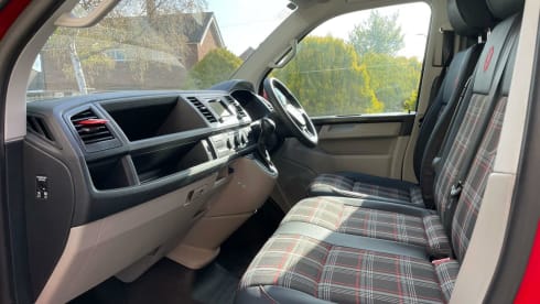 Cherry – Automatic VW T6 4 Berth Campervan with Poptop & Heater