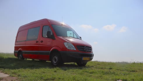 Reddy – Unique DIY Mercedes Sprinter