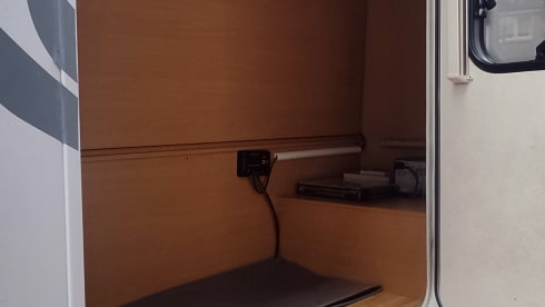 Fantastic, Family Sized Motorhome for Rent - 4 (6) berth