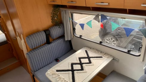 Hymer spacious 6p family camper with bunk beds