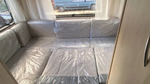 C72 – 2024 Auto-Trail C72 six berth + six seatbelts on car license 