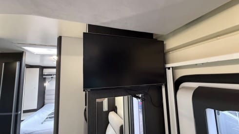 Charlie – High-Spec 5 berth Roller Team Motorhome - Free Wifi & Insurance - 2024