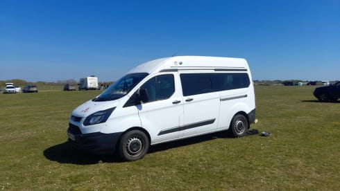 DUSTY – FORD TRANSIT CUSTOM HIGH TOP - UP TO 5 BERTH