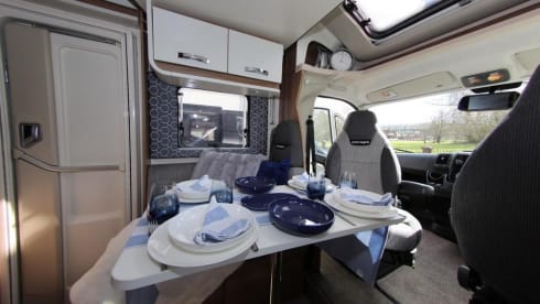 THE SAVOY – Swift Escape 694 Luxury Island Bed Motorhome Pets 5G WIFI Smart TV