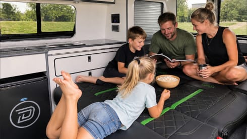 The Greenline Escape – Reine élégante : Volkswagen Campervan (4 couchages)