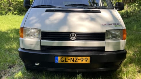Calí – Very neat original VW T4 California Coach