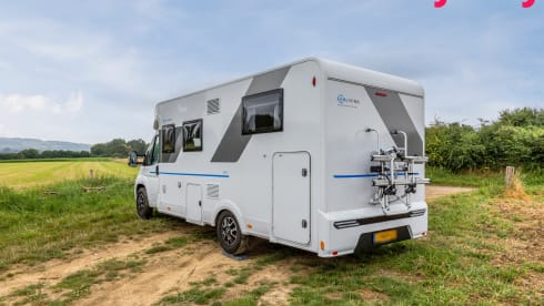 Mergelland – New (2024!) Luxury Sun Living camper 4 pers. + electric folding bike