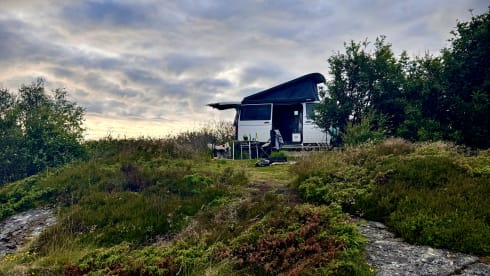 Dingle  – VW T5 4x4 Camper – Kompakt, modern & startklar für dein Abenteuer!