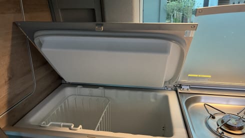 4p Volkswagen California  Coast campervan uit 2022 