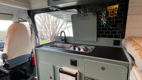 DiDi – Hip self-sufficient 2p VW Bus camper