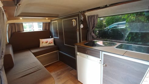 Spacious VW T4, ready to move in and self-sufficient! -> 5 star reviews!