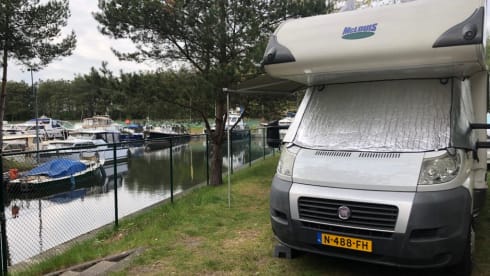 Louis, Camper to Go – Luxurious, spacious and comfortable Mc Louis Glamys 14, air conditioners, bunk beds