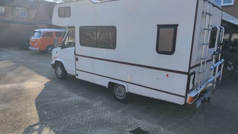 gezinscamper – 6p Fiat alcove from 1993