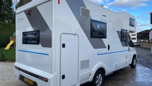 7 berth Adria sunliving ad70dk. Reg 2022