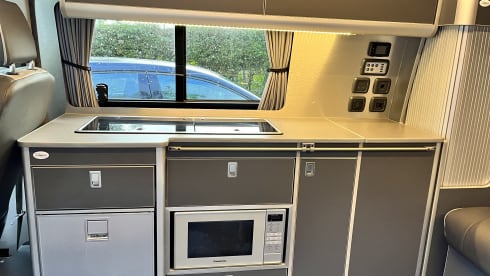 Winston – 4 berth Volkswagen Campervan from 2016