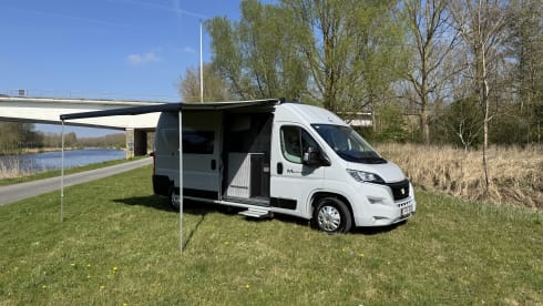 Splinternieuwe 4p VAN uit 2024